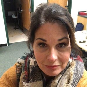 Meet your Posher, Dina